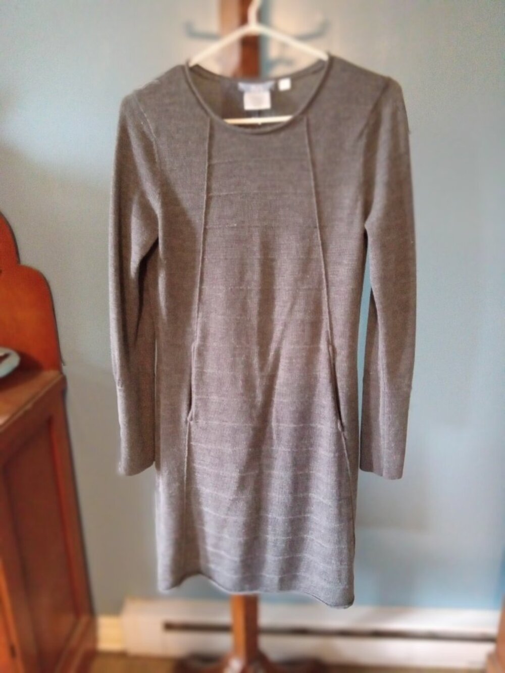 Ladies Isis grey merino wool tunic dress with pockets size medium like new